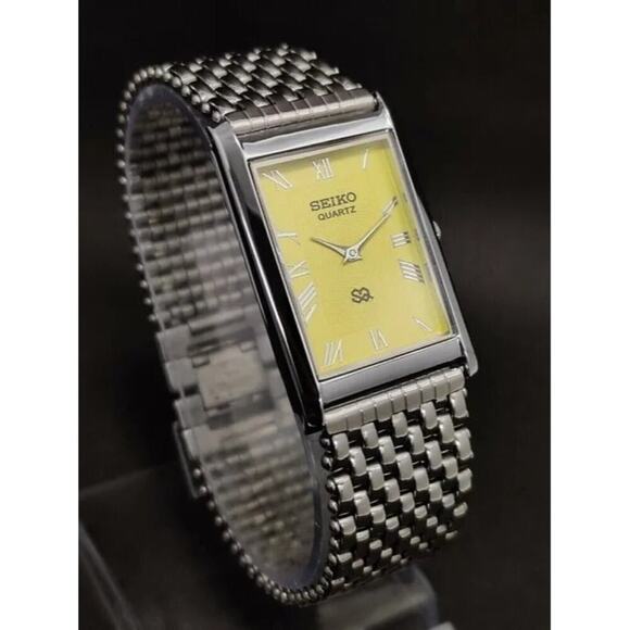 Vintage Style Seiko Quartz Mens Silver Watch & Yellow accents W/ Metal Strap - Picture 5 of 7